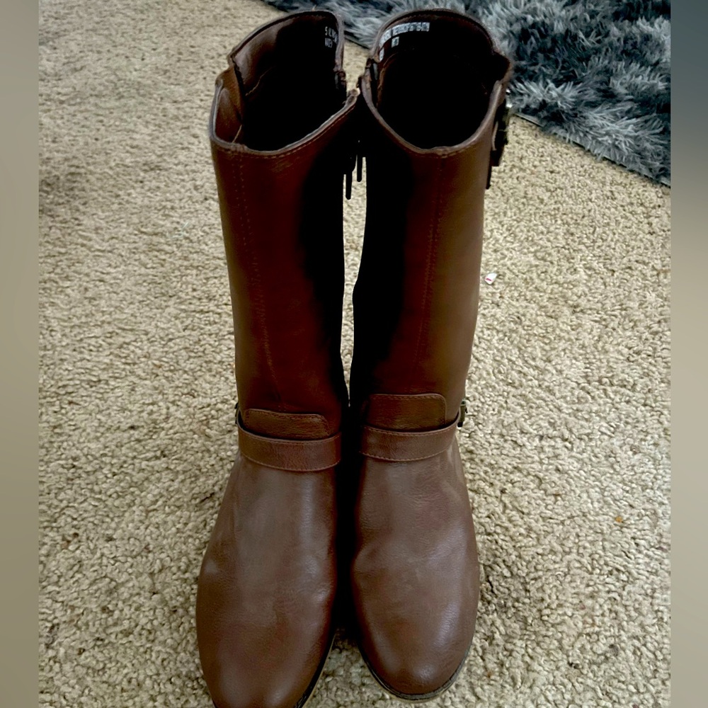 Brown zipper boots